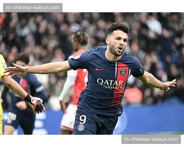 赛前探营：巴黎圣日耳曼封闭训练，重点演练定位球防守